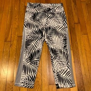 Old Navy XL Active Capris